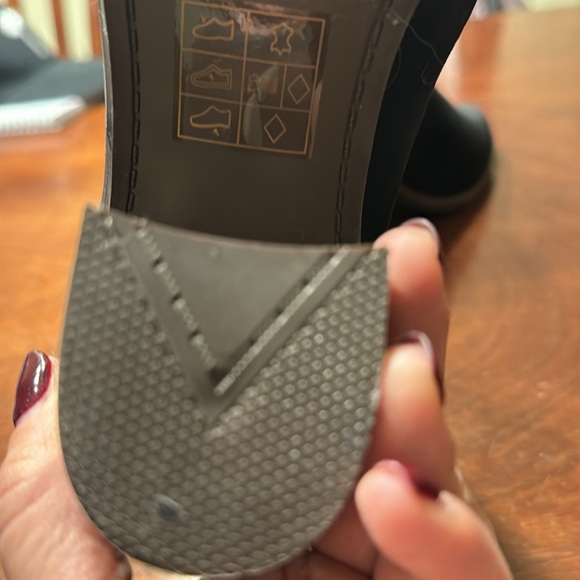 Black suede Aldo booties - Picture 6 of 10
